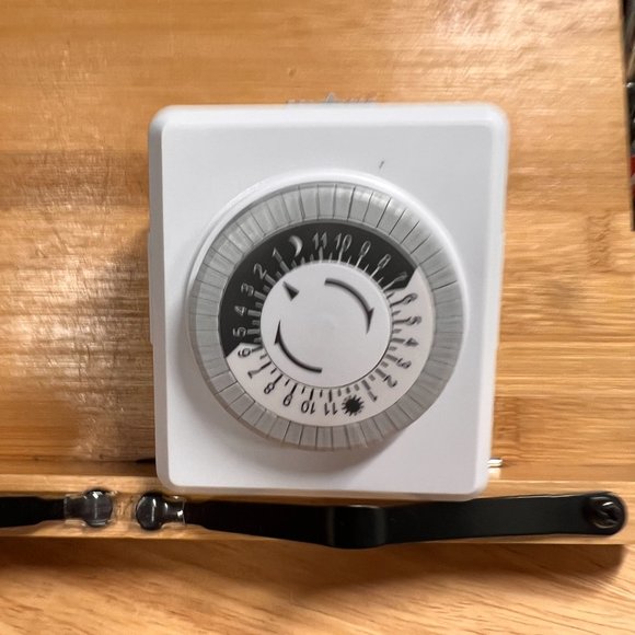 Lot of 2 Mechanical 24 Hour Indoor Plug-In Timer, PowerCube Remote 4 Outlets‎ - Picture 6 of 10